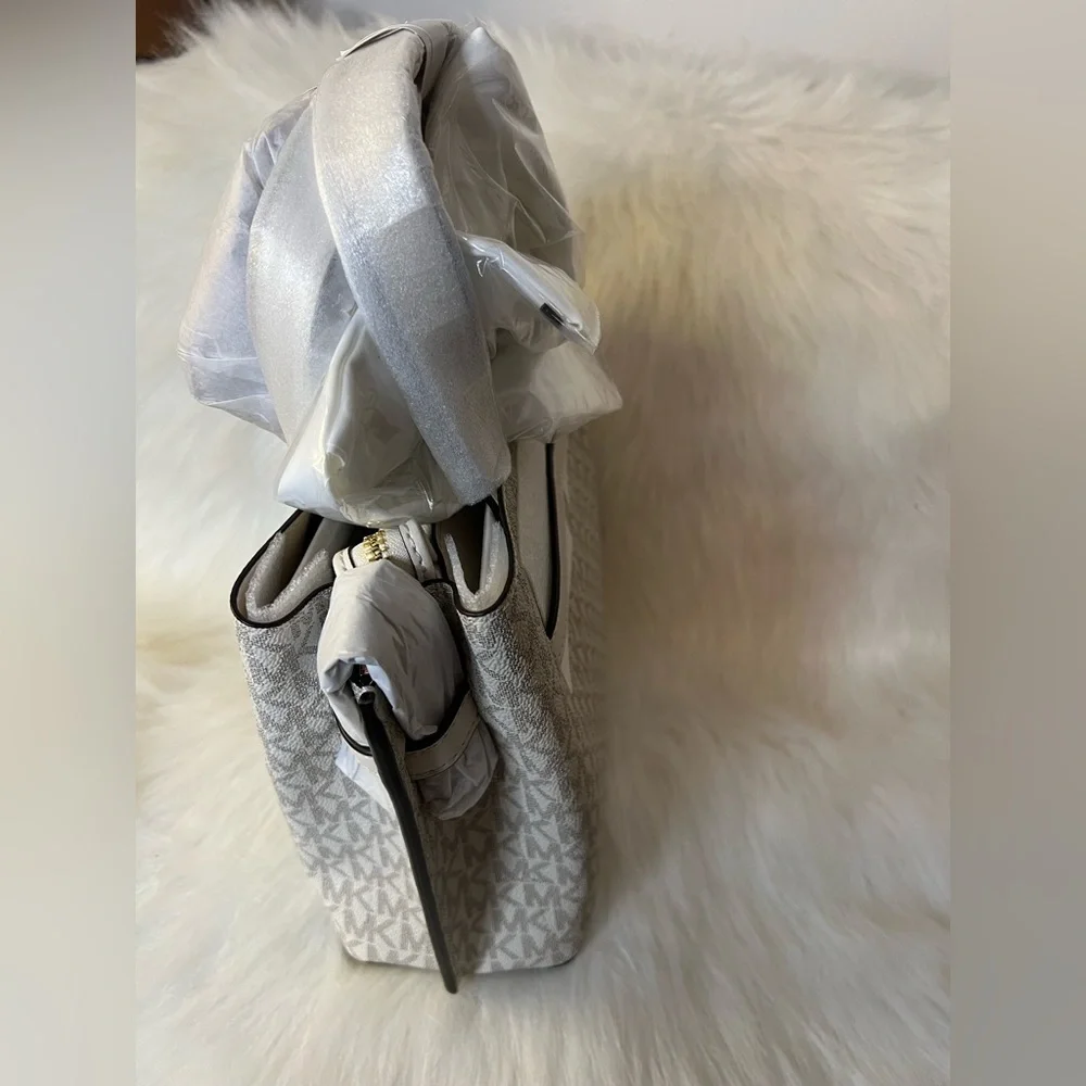MICHAEL Michael Kors satchel logo